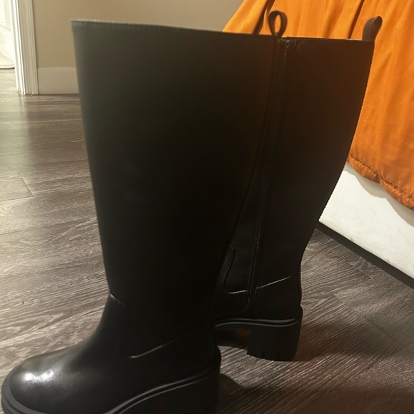 Forever 21 Black Over the Knee Boots for Sophisticated Style - Picture 6 of 8